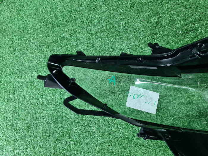 Стекло фары левое Toyota Camry xv70 (2020-н.в.)