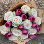 Букет из тюльпанов и роз "Нежный сюрприз"