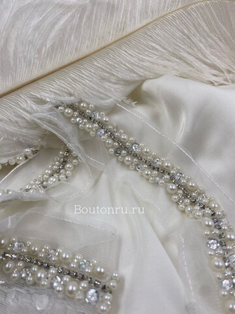 Тесьма на белой сетке с жемчугом и стразами