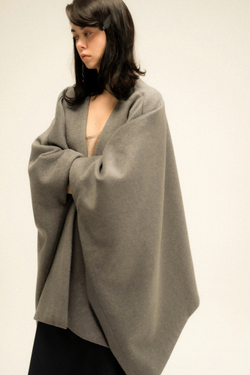 Лаконичное пальто свободного кроя