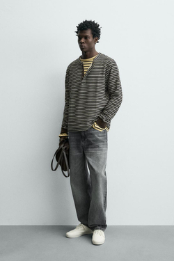 ZARA ФУТБОЛКА С ВОРОТНИКОМ НА ПУГОВИЦАХ В ПОЛОСКУ, ТЕМНО-КОРИЧНЕВЫЙ