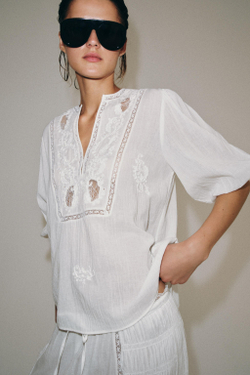 ZARA РУБАШКА С ВЫШИВКОЙ И КРУЖЕВОМ — ZW COLLECTION, БЕЛЫЙ