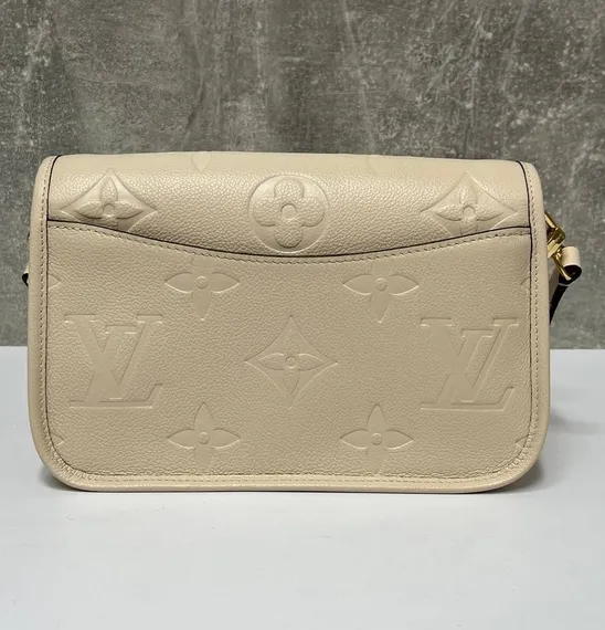 Сэтчел Louis Vuitton Diane кремовый