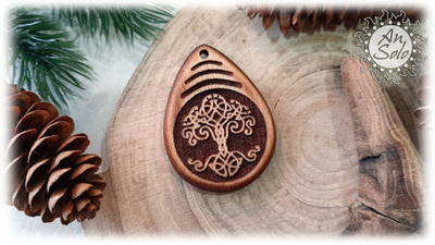 Оберег-слеза "Мировое древо" из кедра