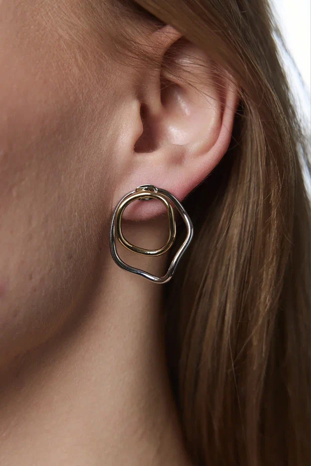 Серьги пусеты двойные неровные круги,оттенки золото и серебро