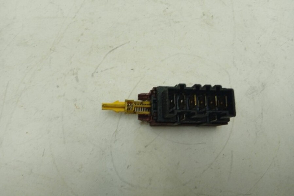 FE925N кт147 Сетевая кнопка для стиральной машины Zanussi FE925N б/у