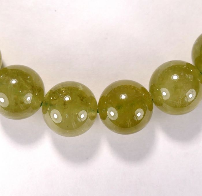 Бусина из граната зеленого (гроссуляра), класс АА, шар гладкий 11 мм