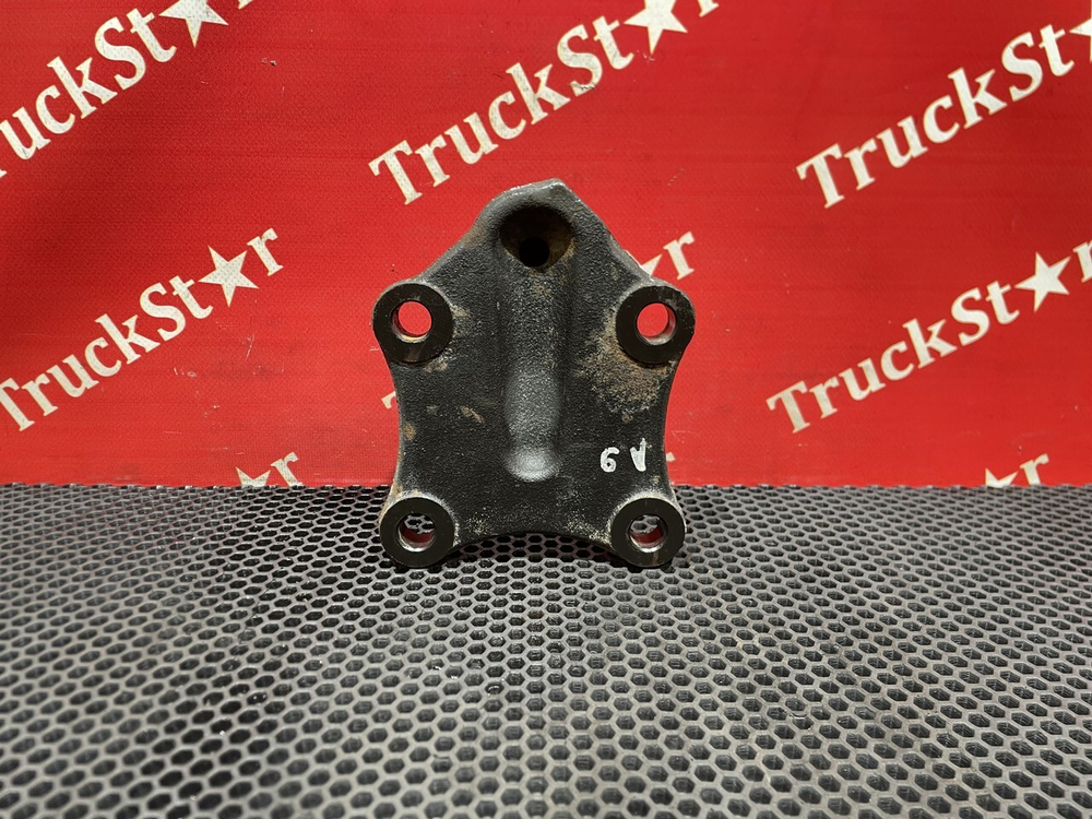 Кронштейн переднего стабилизатора