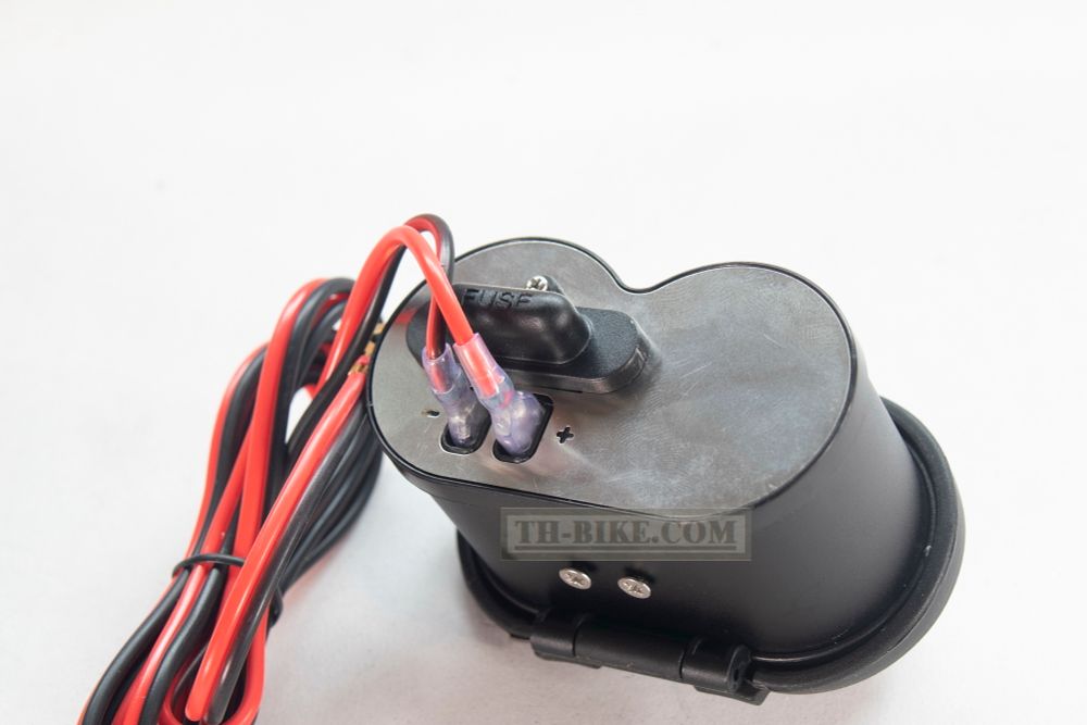 USB charger, 2in1, Cigarette lighter with 2 USB slots. Fast charge. Voltmeter Handlebar/10mm Mirror mount. Motowolf