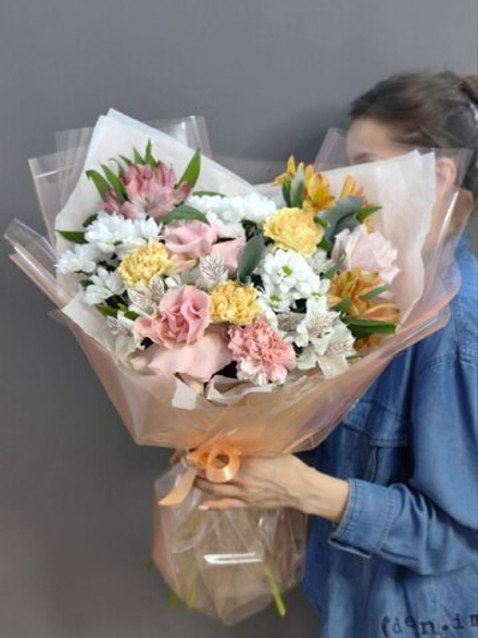 Авторский букет в нежной гамме