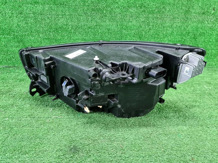 Фара правая Volvo XC40 1 (2017-2022) LED