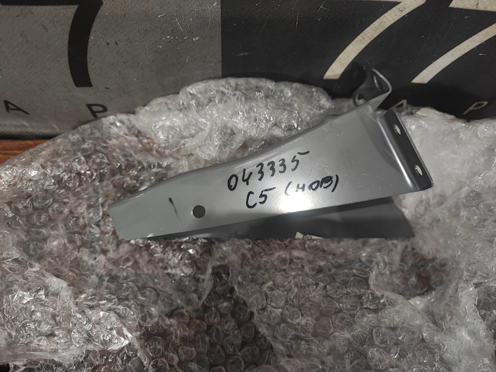 Кронштейн фары правый Omoda C5 Новый Оригинал 501004951AADYJ