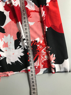 Платье приталенное, визуально на 48 размер