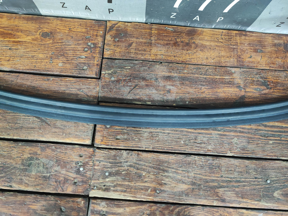 Уплотнитель капота Haval M6 2 21-нв Б/У Оригинал 8402070XKZ0YA