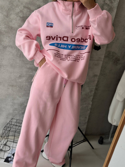 Костюм жен. 900 роз.