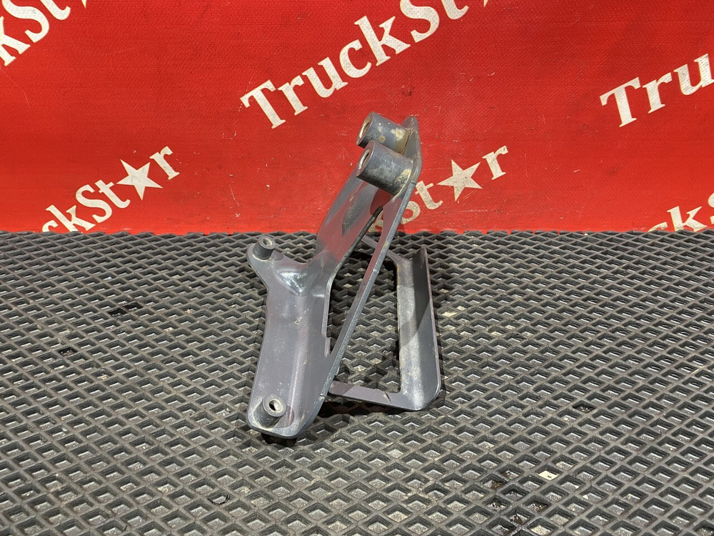 Кронштейн бампера правый 2019г