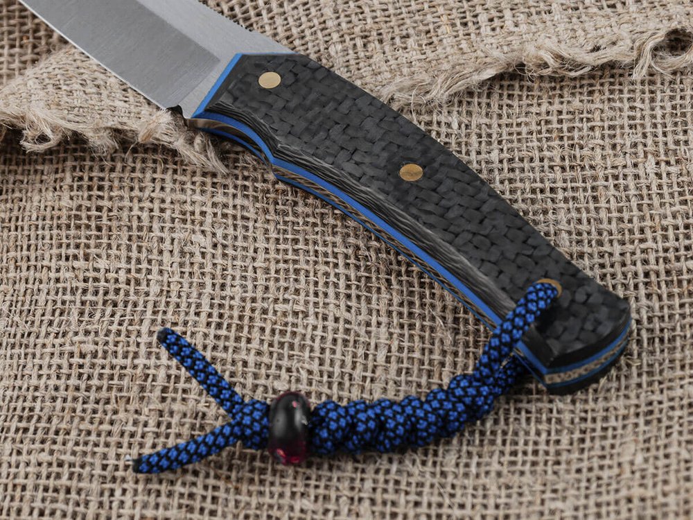 Нож для бушкрафта "Велес", сталь VG-10/Elmax, рукоять карбон (синий спейсер)