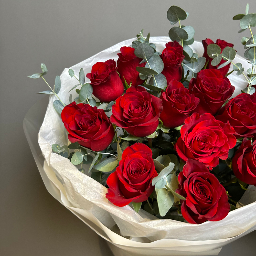 Букет "Карат "(роза красная ,эвкалипт)