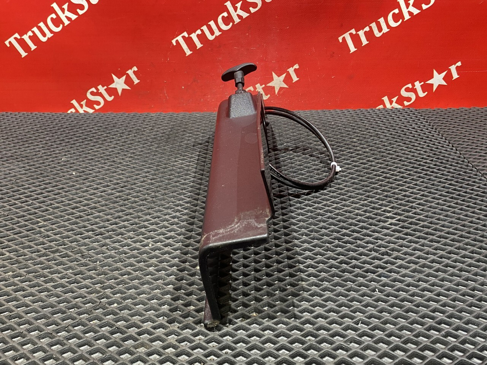 Накладка ручки бардачка правая 2019г