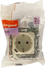 Розетка с заземлением с USB тип C со шторками 16А 250В 1500мА 7,5Вт белый ETIKA Legrand