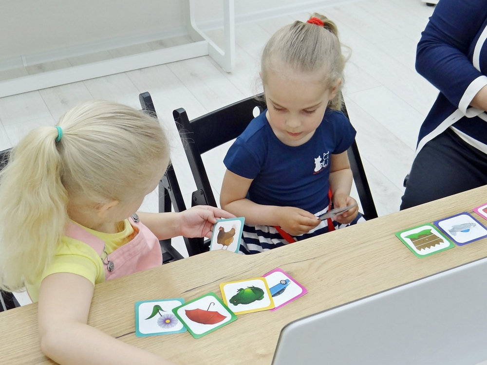 Стол психолога-дефектолога Alma Pro