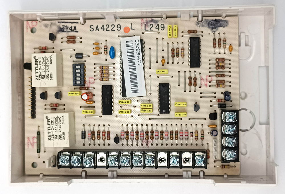 Модуль расширения ADEMCO 4229 на 8 зон с 2 реле. Honeywell