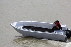 Алюминиевая лодка Trident 450