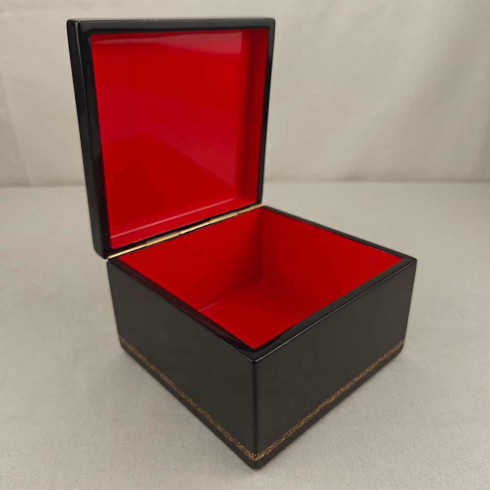 Шкатулка с росписью Палех "Тройка"