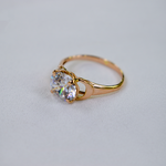 Кольцо с крупным фианитом