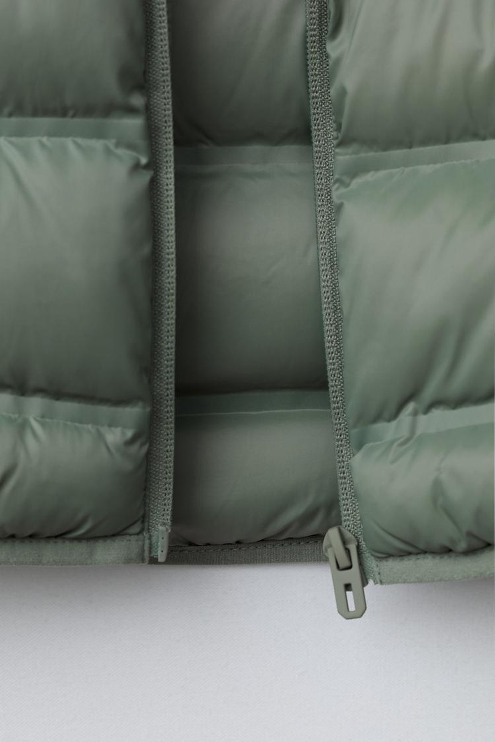 ZARA ЛЕГКИЙ ЖИЛЕТ С КАПЮШОНОМ WATER REPELLENT, СВЕТЛЫЙ ХАКИ