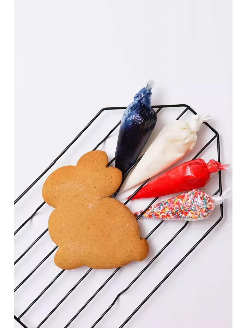 Набор имбирных пряников "Мишка, зайчик, домик" - 12 шт. Набор имбирных пряников "Мишка, зайчик, домик" - 12 шт.