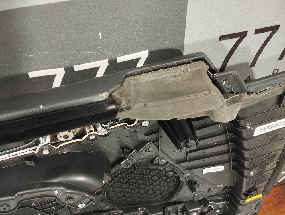 Обшивка передней правой двери Genesis G80 1 16-20 Б/У Оригинал 82306b12003rr