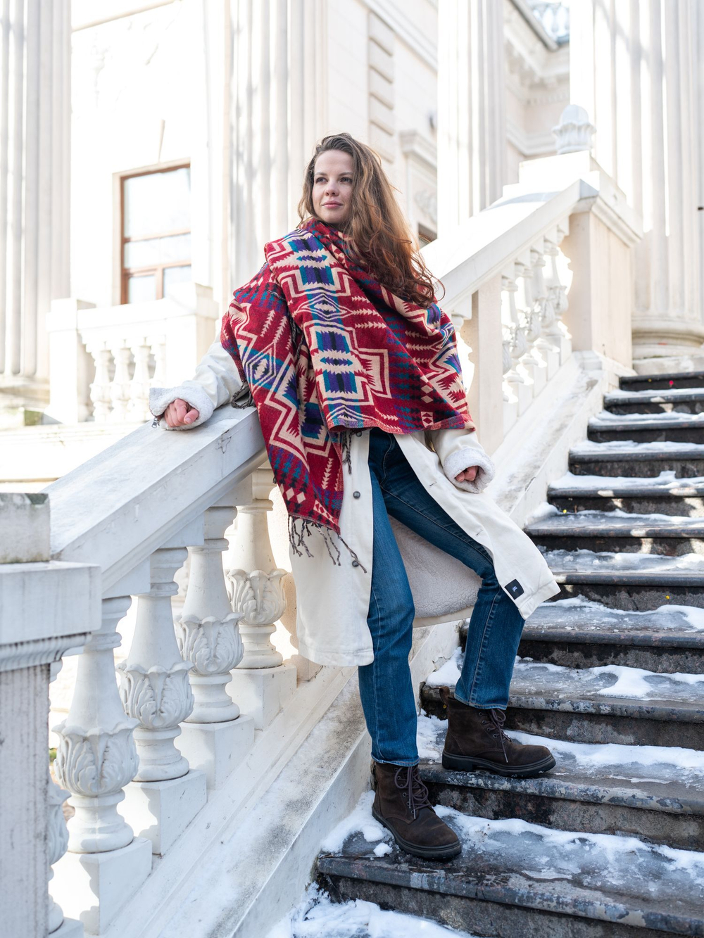 Палантин теплый с орнаментом Навахо