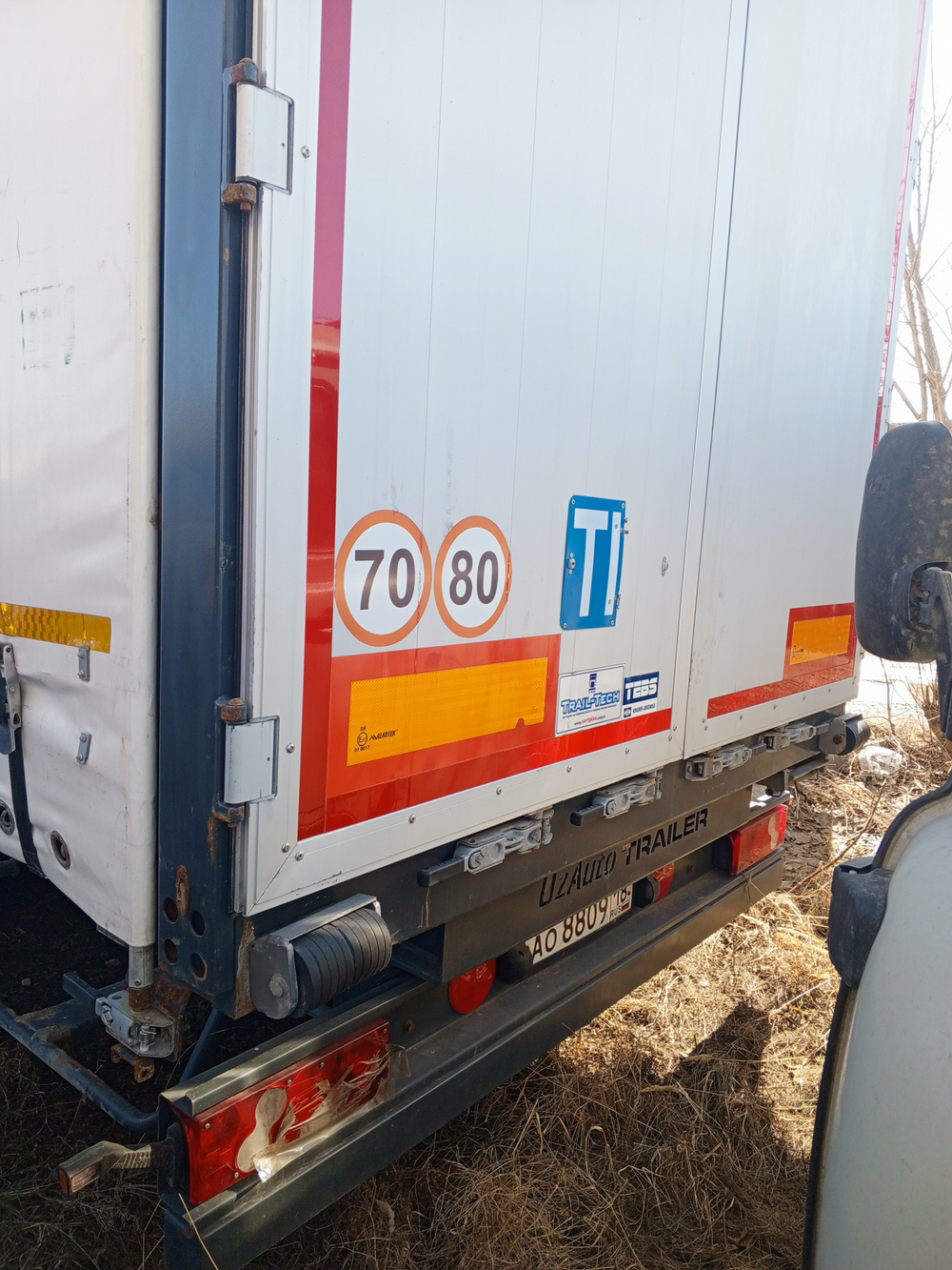 UAT SCFG* Полуприцеп Бортовой/Шторный SCFG-9226.01 (Шторный)