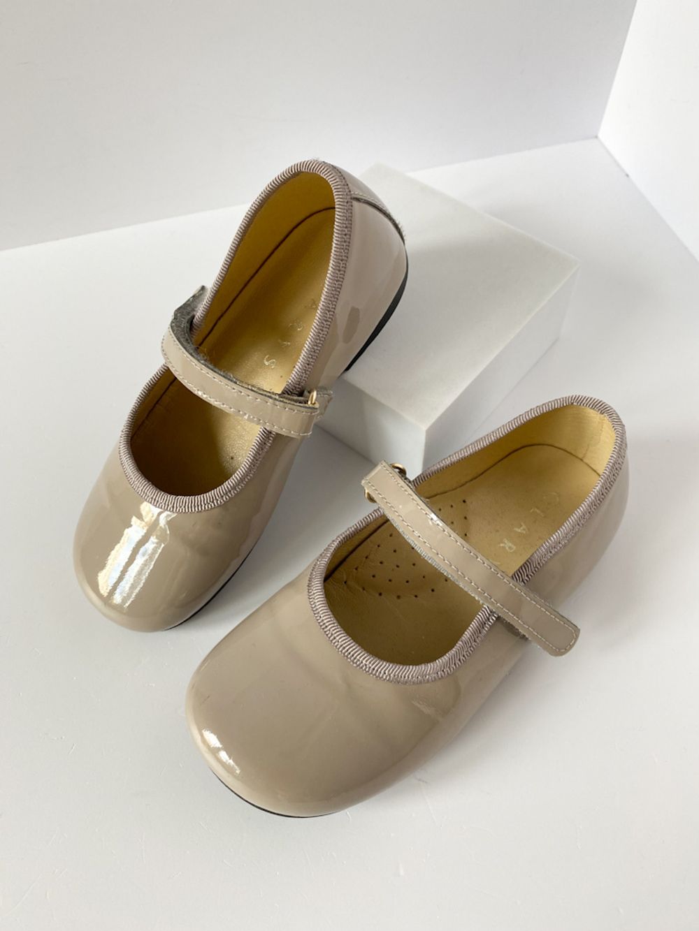 Лаковые туфли Clarys, 24