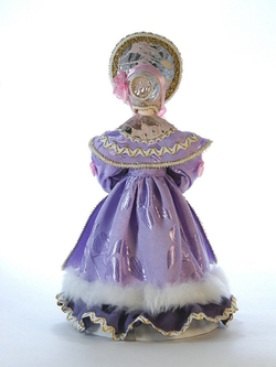 Кукла фарфоровая Дама в городской зимней одежде с муфтой