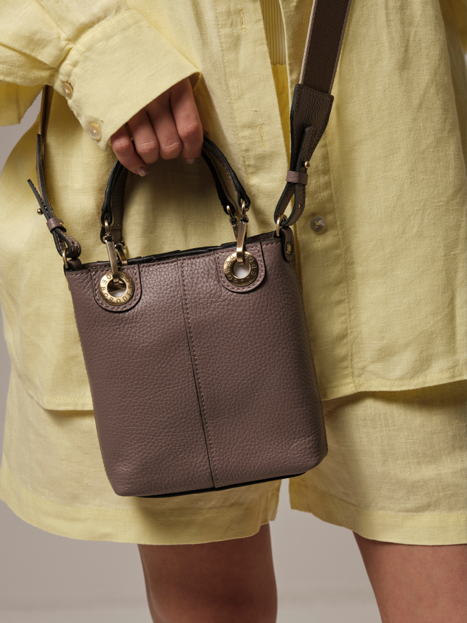 Сумка кожаная кросс-боди розово-серая