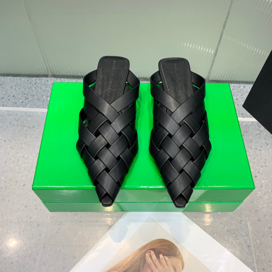 Bottega Veneta Alfie Slipper