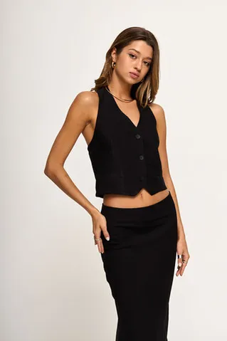 Жилет укороченный из вискозы черного цвета