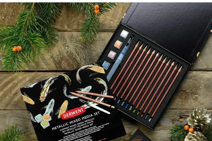 Подарочный набор карандашей и акварельных красок