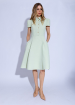 Женское изящное салатовое платье с пуговицами