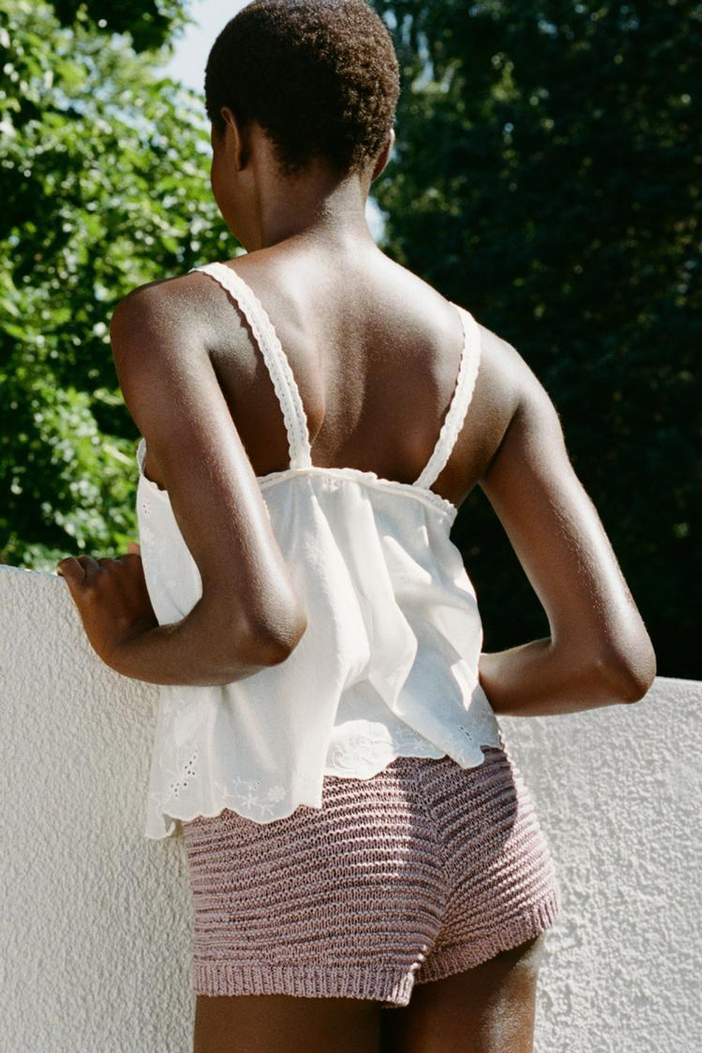 ZARA ТОП С ЦВЕТОЧНОЙ ВЫШИВКОЙ, ЖЕЛТОВАТО-БЕЛЫЙ