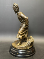 Бронзовая скульптура «Черкес, заметивший врага»