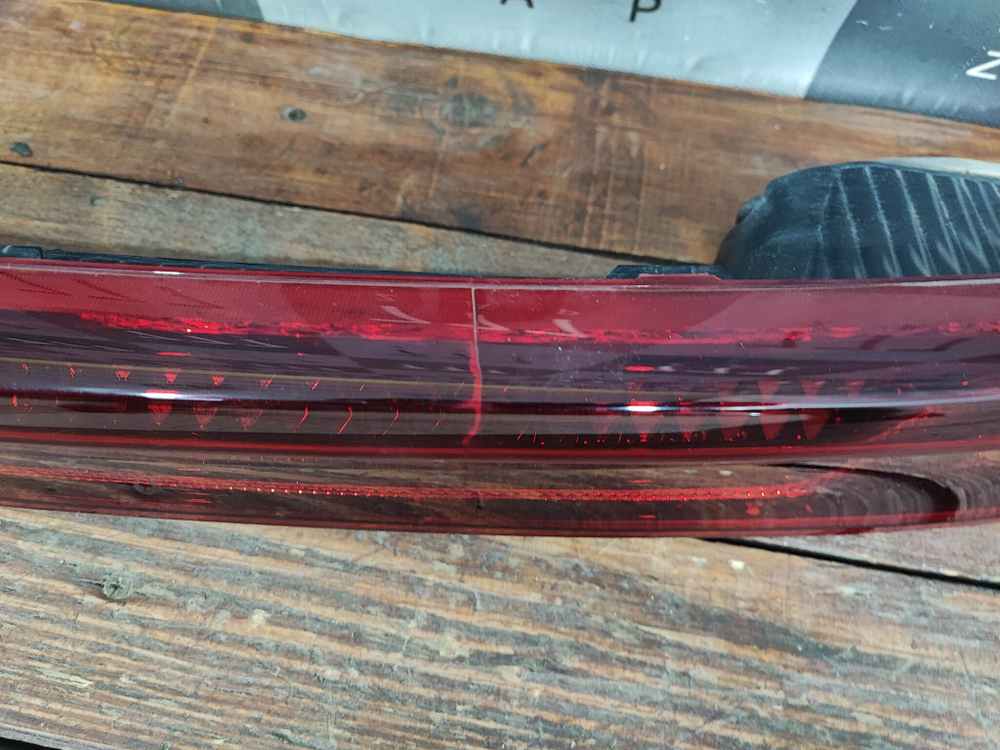 Фонарь задний центральный Kia Carnival 4 (KA4) 20-нв Б/У Оригинал 92409R0120