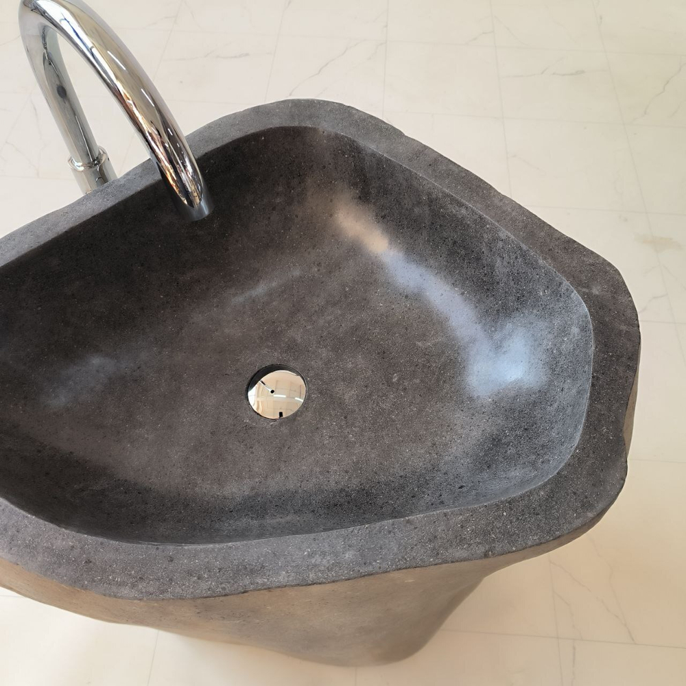 Раковина напольная из речного камня 77х57х90 см