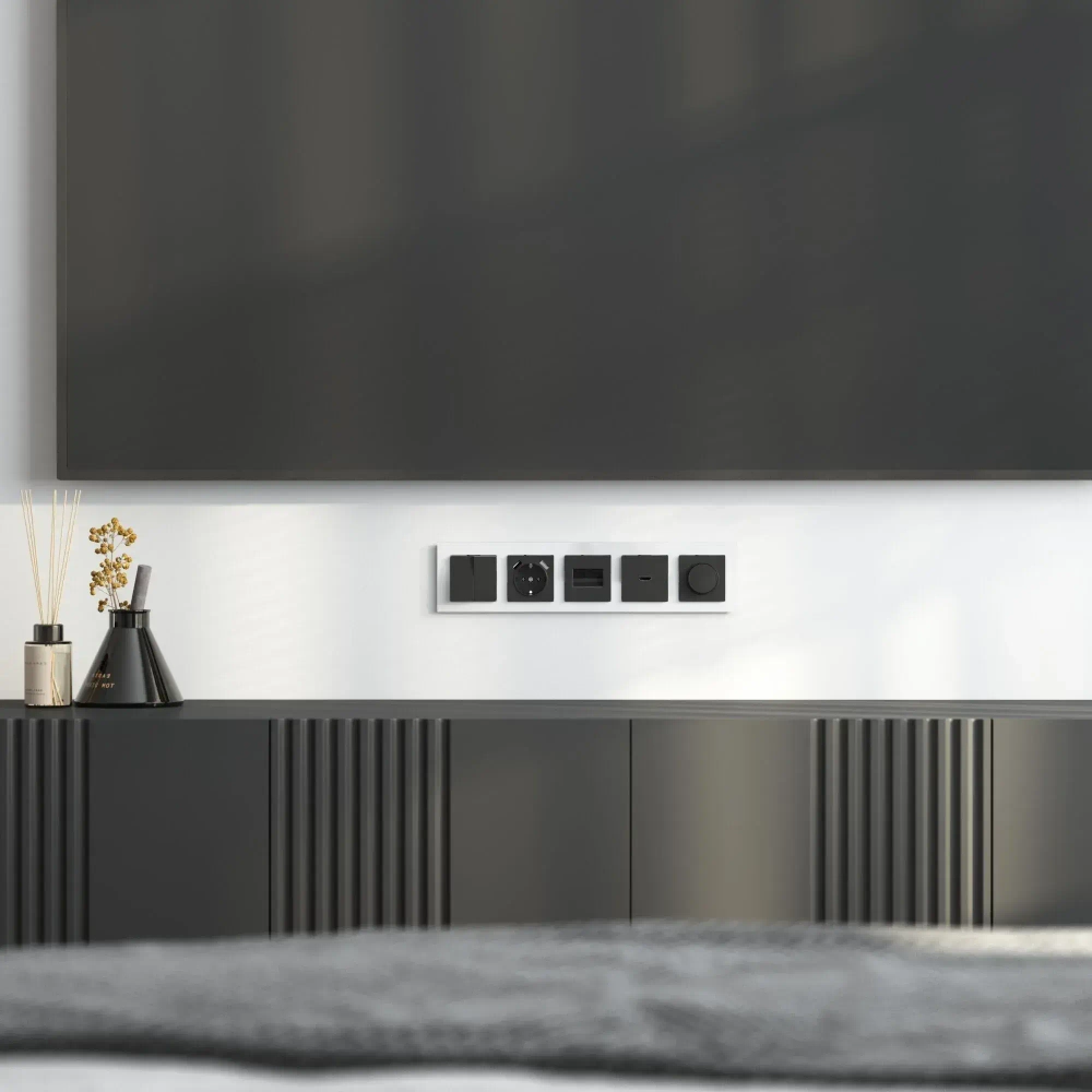 Рамка на 5 постов Favorit (белый,стекло) W0051101