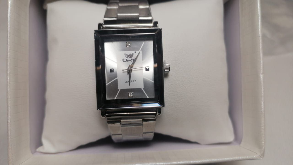 Часы наручные мужские кварцевые