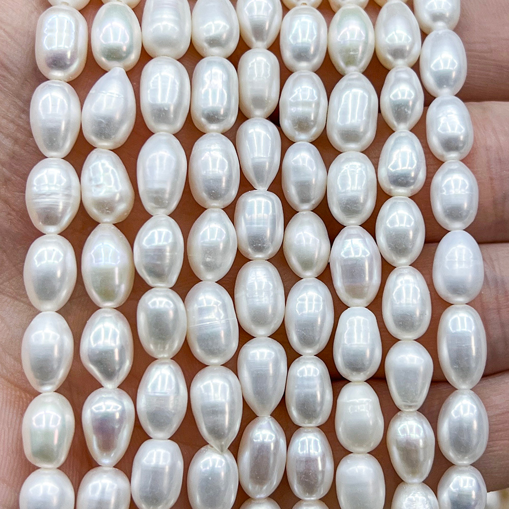 Жемчуг 3А речной бусины Рис 6-8 мм, на нитке 38 см