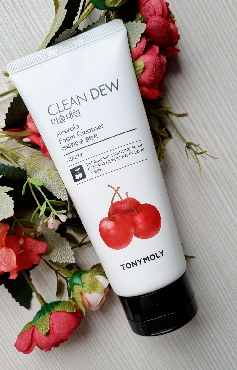 Корейская очищающая пенка для умывания лица с экстрактом ацелоры Clean Dew Acerola Foam Cleanser, 180 мл