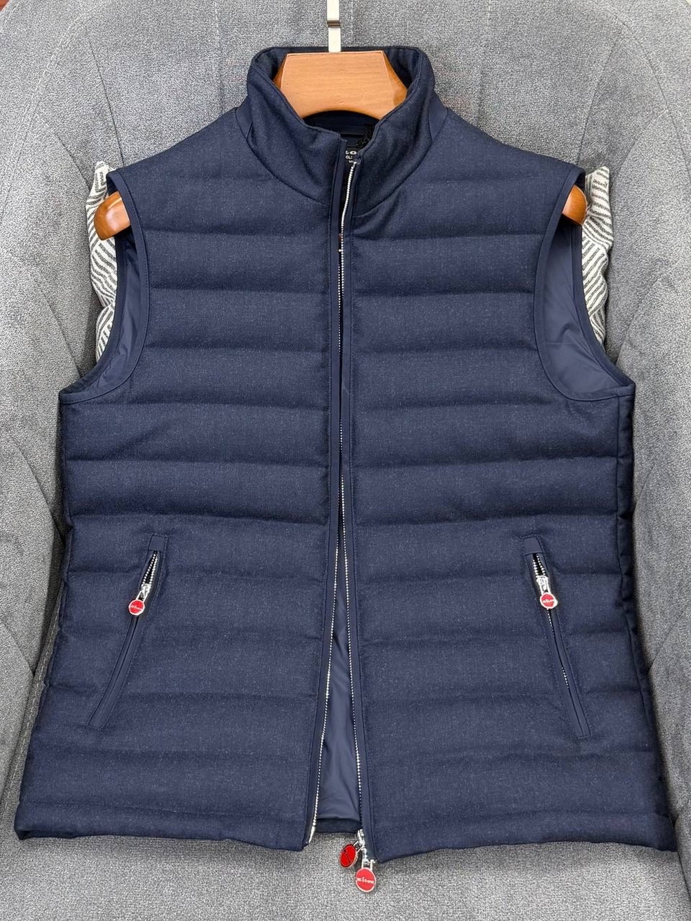 Пуховый жилет Kiton